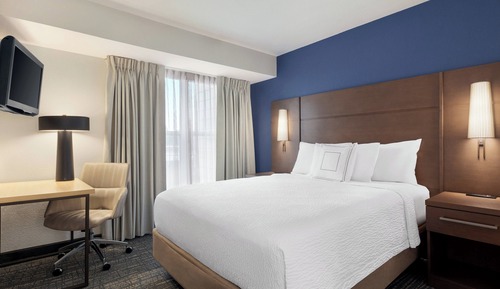 Suite, 2 Bedrooms, Non Smoking (Mobility Accessible, Roll-In Shower)