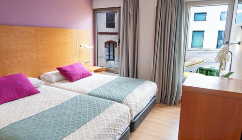 2 Single Beds