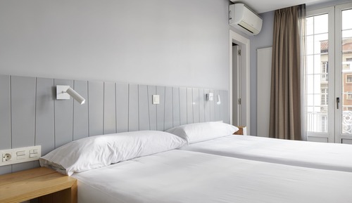 Twin Room (with extra bed)