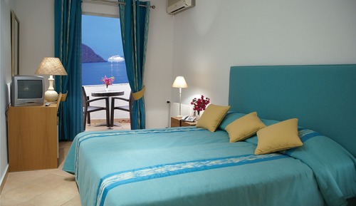 Standard Double Room (with Extra Bed)