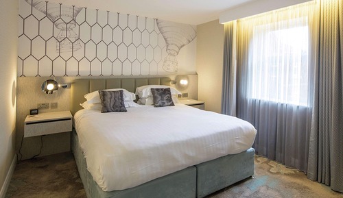 Junior Suite, 1 King Bed (Family)