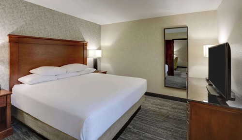 Suite, 1 King Bed, Refrigerator & Microwave (Upper Floor)