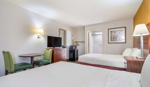 Room, 2 Double Beds, Accessible, Smoking