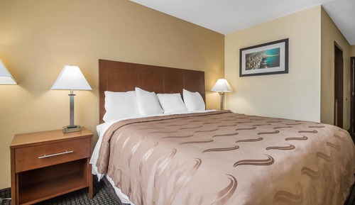 Standard Room, 1 King Bed, Accessible, Non Smoking