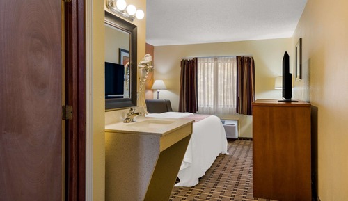 Room, 1 King Bed, Accessible, Non Smoking