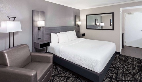 Deluxe Room, 1 King Bed
