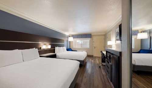 Standard Room, 2 Queen Beds, Accessible, Bathtub