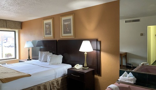 Standard Room, 1 King Bed, Jetted Tub