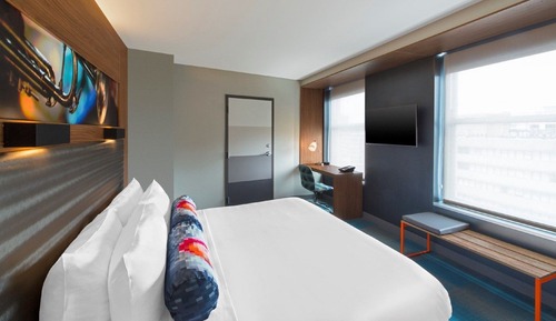 Room, 1 King Bed, Non Smoking (Mobility Accessible, Tub)