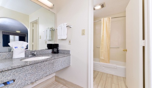 Suite, 2 Queen Beds, Accessible