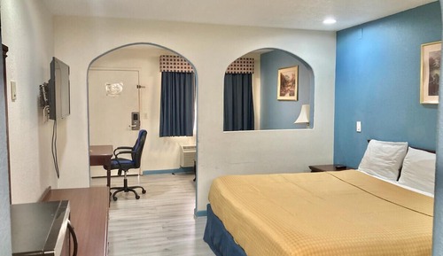 Deluxe Suite, 1 King Bed