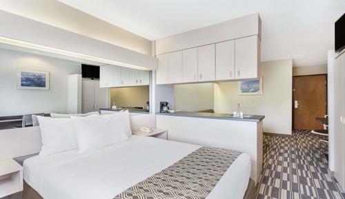 Studio Suite, 1 Queen Bed, Accessible, Non Smoking (Mobility)