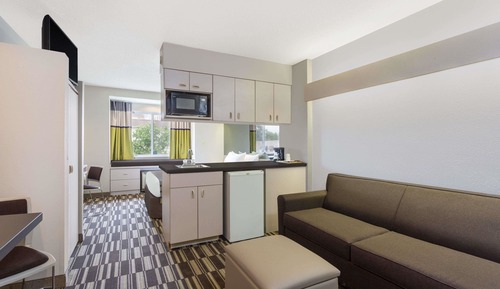 Studio Suite, 1 Queen Bed, Smoking