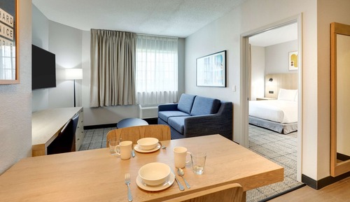 Suite, 1 Queen Bed with Sofa bed, Accessible (Mobility Roll in Shower One Bedroom)