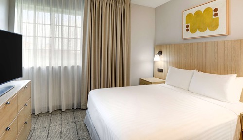 Suite, 1 Queen Bed with Sofa bed, Accessible (Mobility Tub One Bedroom)