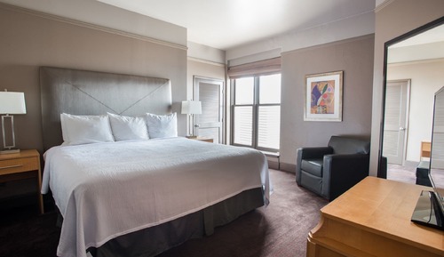Signature King Suite