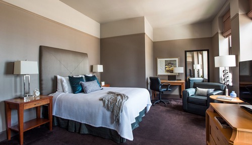 Signature Queen Suite