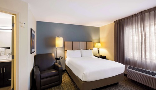 Studio Suite, 1 Queen Bed, Accessible (Mobility Tub)