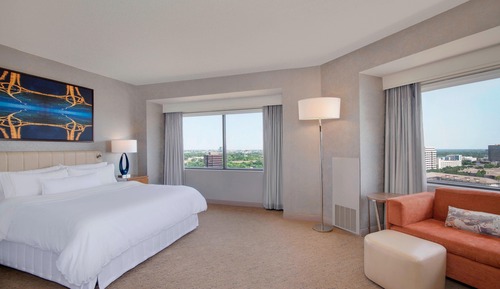 Studio Suite, 1 King Bed, Corner (Mobility Accessible, Tub)
