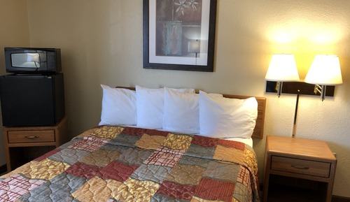 Room, 1 Queen Bed, Non Smoking (Recliner)