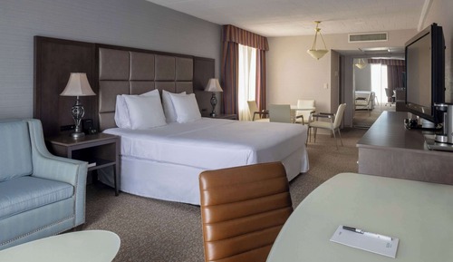 Suite, 1 King Bed, Accessible, Non Smoking