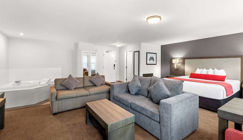 Standard Room, 1 King Bed, Non Smoking, Jetted Tub (Larger Room)