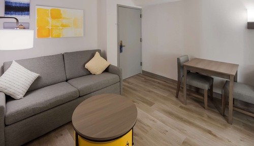 Suite, 1 King Bed, Non Smoking