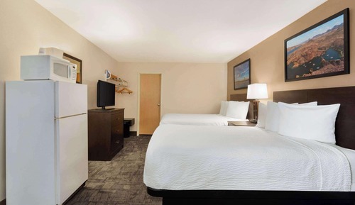 Deluxe Suite, 2 Queen Beds, Non Smoking