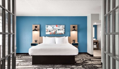Suite, 1 King Bed, Non Smoking