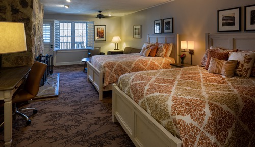 Chestnut Lodge Multi-Unit, Two Queen Beds with Sofa Bed