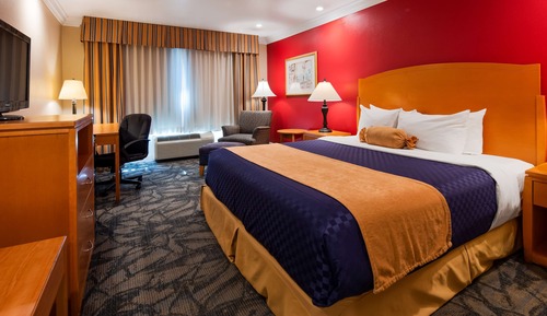 Standard Room, 1 King Bed, Accessible, Bathtub