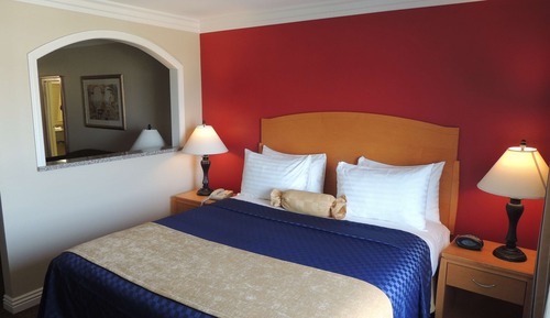Standard Room, 1 King Bed, Non Smoking, Refrigerator & Microwave