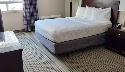 Room, 1 Queen Bed, Accessible, Non Smoking (Mobility,Tub w/Grab Bars)