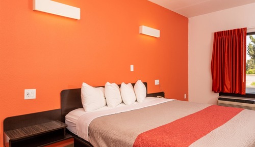 Deluxe Room, 1 King Bed, Accessible, Non Smoking