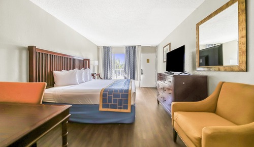 Room, 1 Double Bed, Accessible, Non Smoking (Mobility/Hearing/Roll-In Shower)
