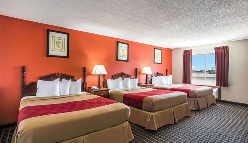 Standard Room, 2 Queen Beds, Non Smoking