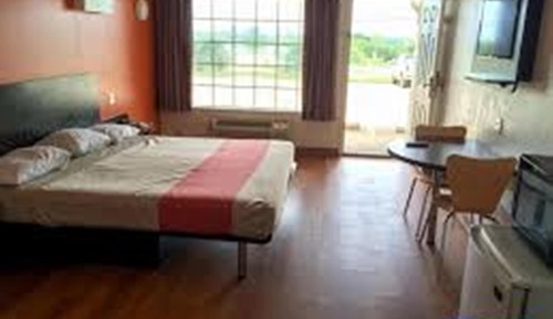 Standard Room, 1 King Bed, Accessible, Smoking