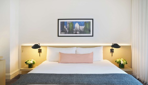 Junior Studio Suite, 1 King Bed, Accessible Bathtub