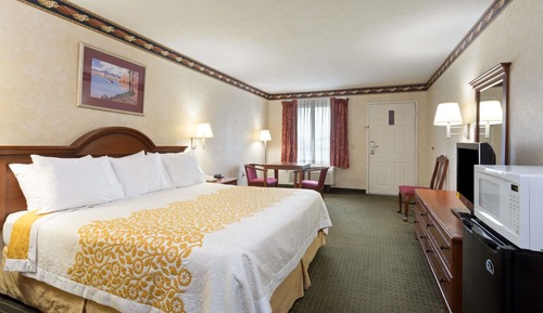 Standard Room, 1 King Bed
