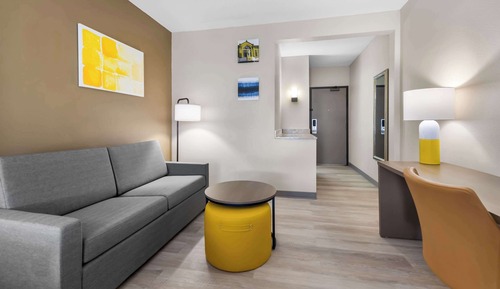 Suite, 1 King Bed, Non Smoking (Sofa Bed, Living Room)