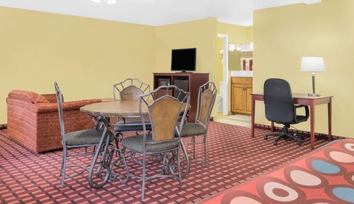 Suite, 1 King Bed, Non Smoking