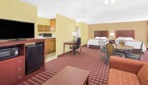 Suite, 2 Queen Beds, Non Smoking