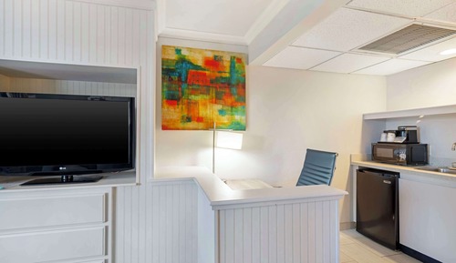 Standard Room, 1 King Bed, Non Smoking, Microwave