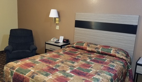 One queen bed non smoking