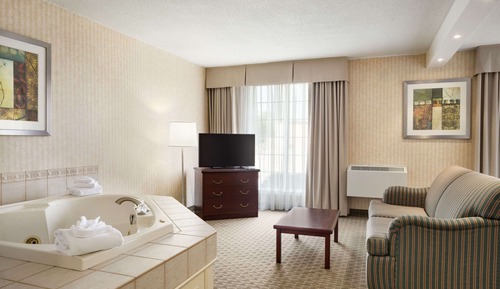 Suite, 1 King Bed, Non Smoking, Jetted Tub