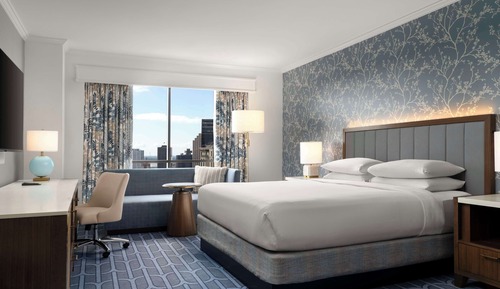 Premium Room, 1 King Bed, Accessible, Bathtub (Mobility, Breakfast)