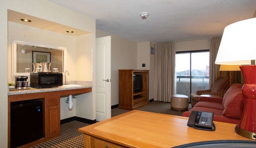 Suite, 1 Bedroom, Accessible (One King Bed)
