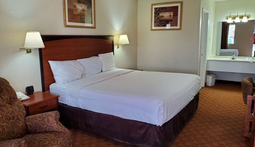 Deluxe Room, 1 King Bed, Non Smoking, Refrigerator & Microwave