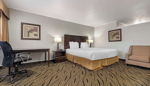 Standard Room, 1 King Bed, Accessible, Bathtub