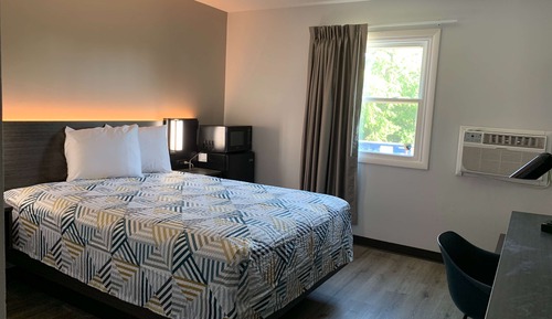 Deluxe Room, 1 King Bed, Non Smoking, Hot Tub